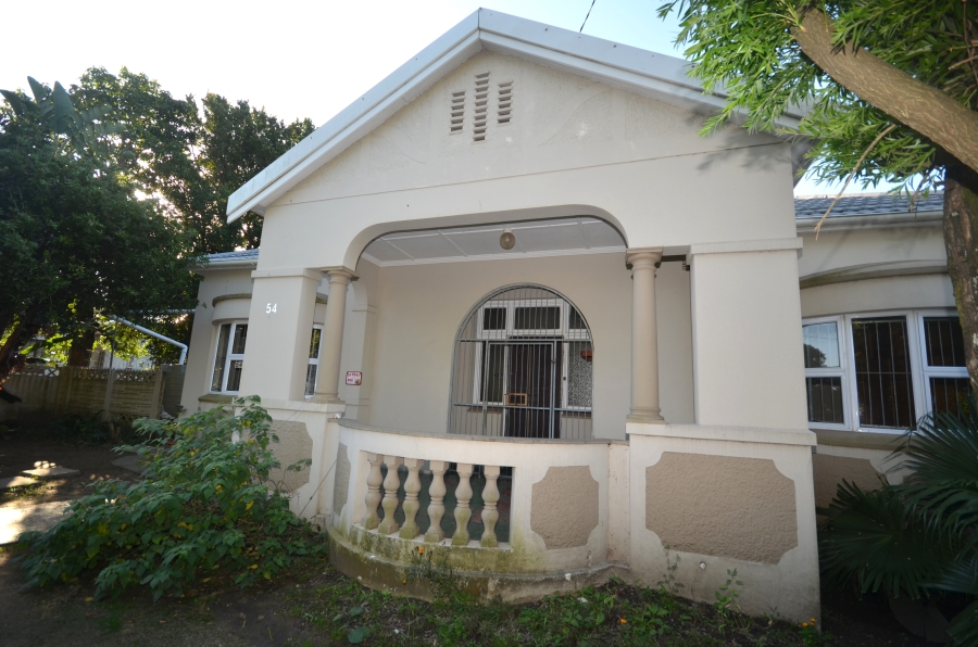 To Let 4 Bedroom Property for Rent in Berea Eastern Cape